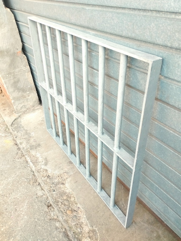 reja carcel modelo ficticia mad pvc 103.5x119.6x5 1u